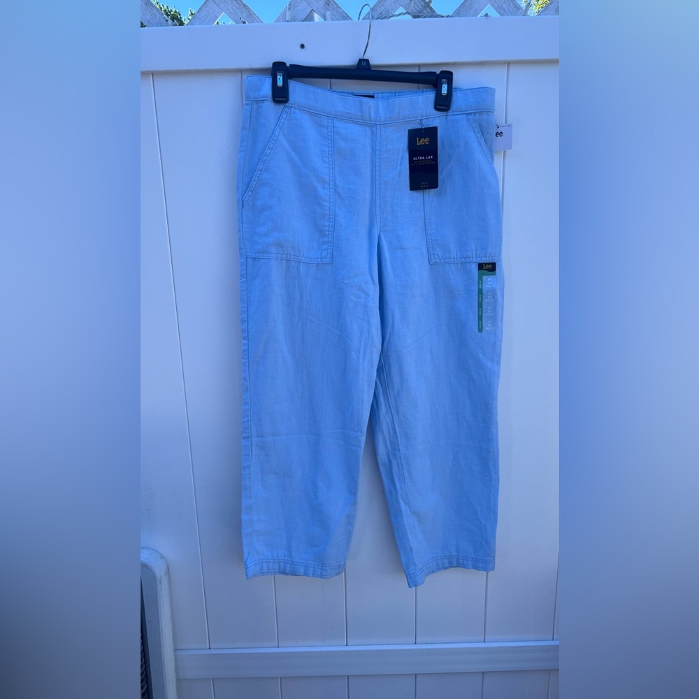 Lee Ultra Lux Capri’s, Size 10 NWT